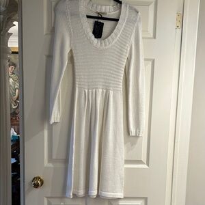 Chic White Long Sleeve Dress
